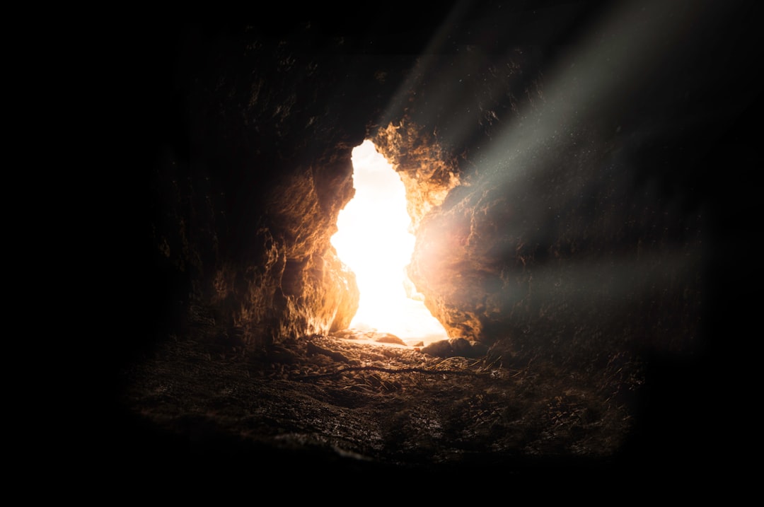 Photo Dark cave