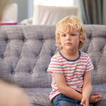 Recunoaște semnele timpurii ale autismului la copiii de 2 ani – evaluare profesională la People Develop Center București