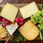 Cum să organizezi degustări de vinuri și brânzeturi