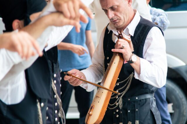 Familia și originea instrumentelor muzicale tradiționale: Ghid complet