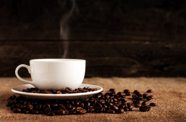 Cafeaua decofeinizată pentru liniște seara