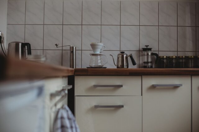 Cum amenajezi un colț de cafea funcțional în bucătărie