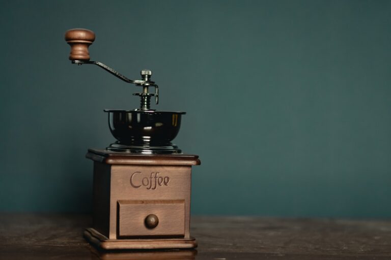 Photo grinding coffee beans