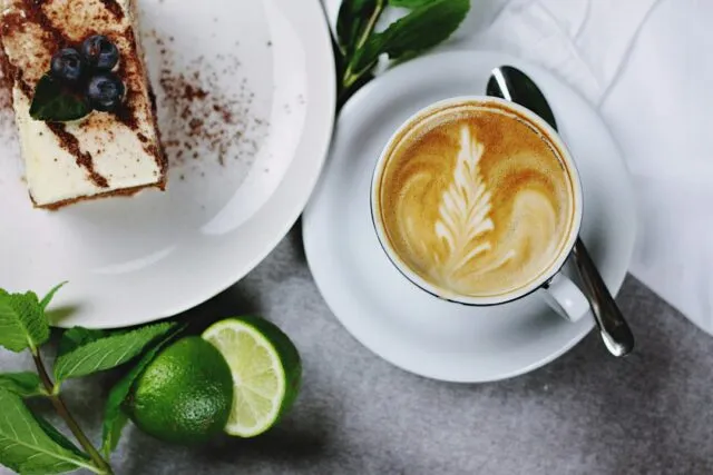 Photo desserts paired with coffee
