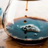 Photo V60 coffee brewing repetitive movements calmness