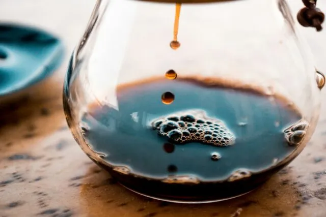 Photo V60 coffee brewing repetitive movements calmness